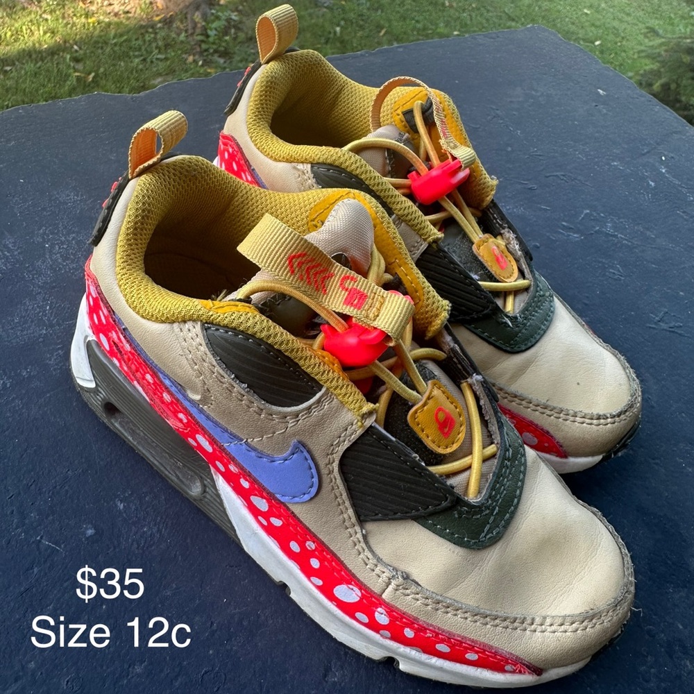 Mostly 12c boys shoes, some 11.5, 11, and 9